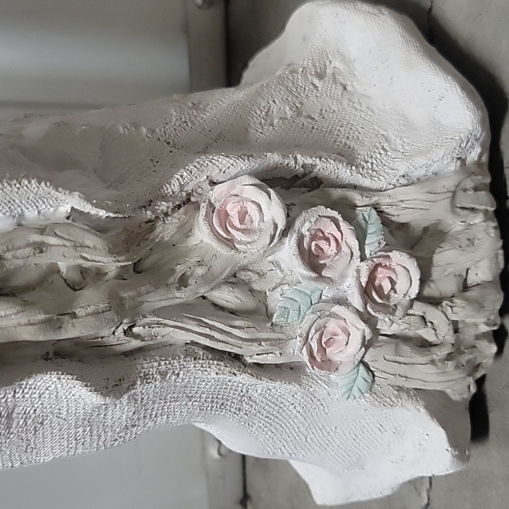Ashland White and Pink Floral Sculpture. Goth,halloween,holiday, Home Decor - Picture 3 of 12